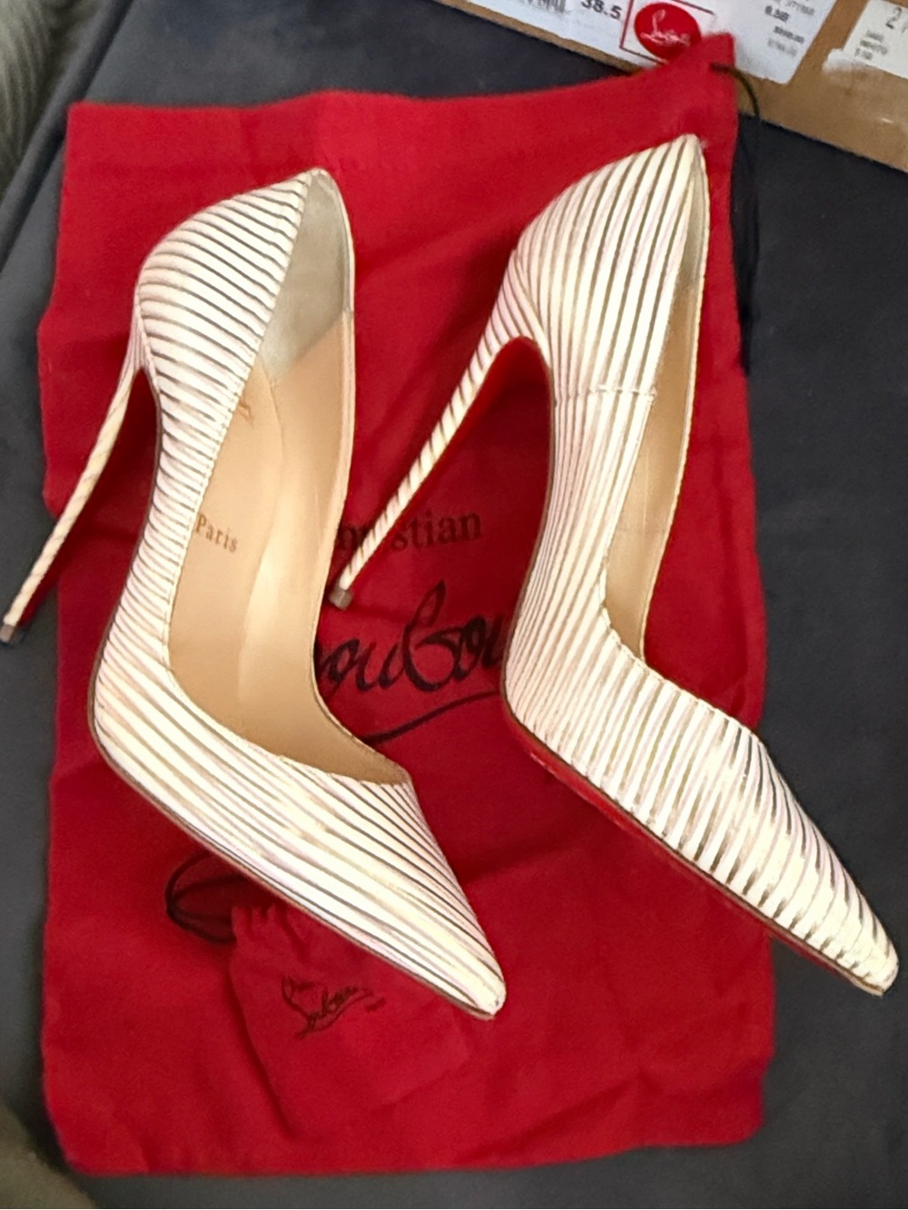 Christian✨Louboutin✨So Kate sz 38.5